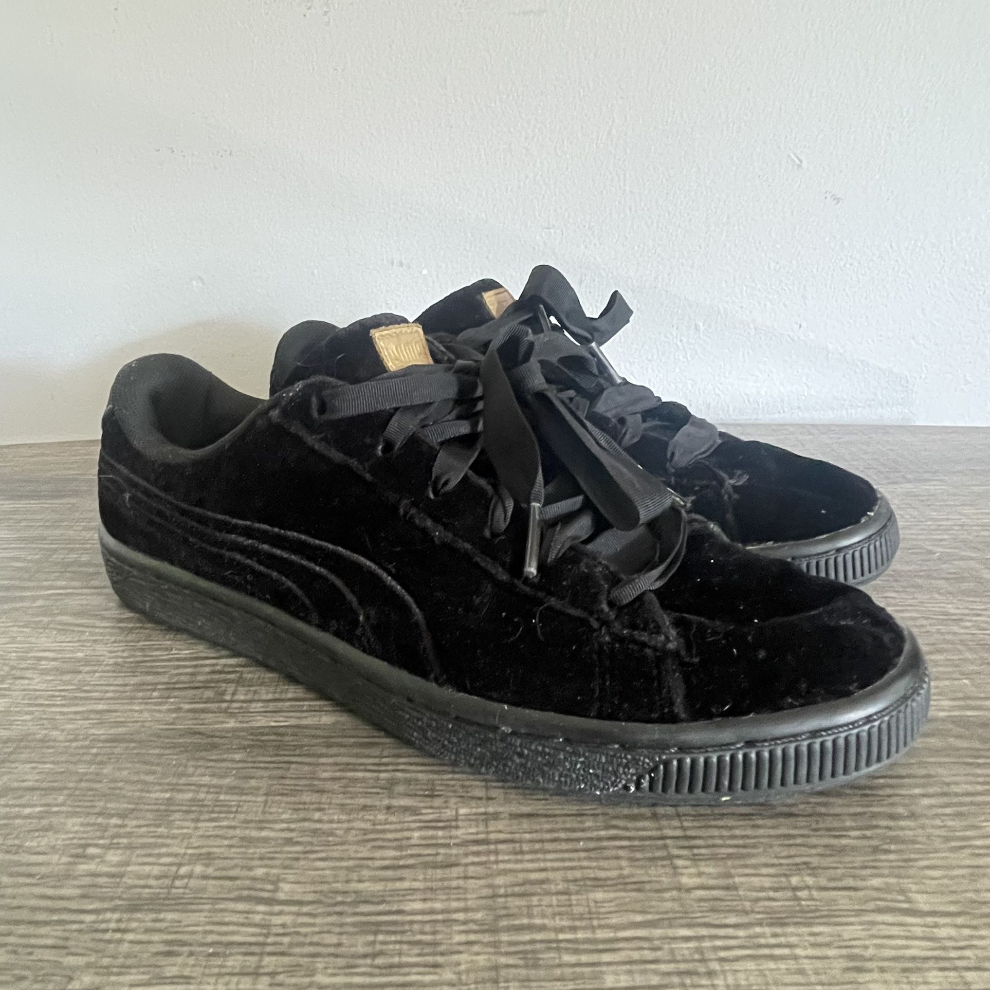 Puma Basket Big Kid’s Black Gold Classic Velour Jr Sneakers Size 5 366385 03