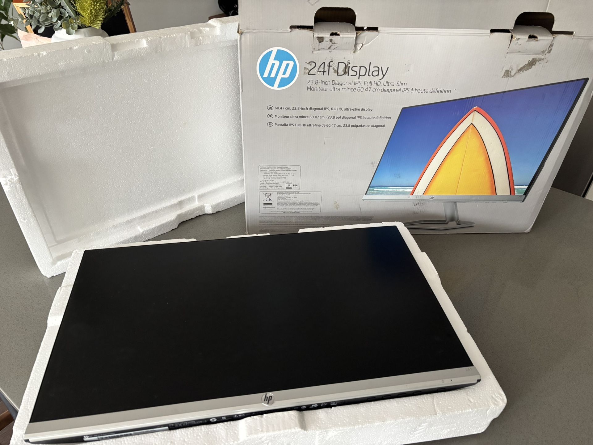 Full HD, ultra slim monitor