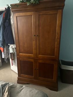 Armoire - Entertainment Center