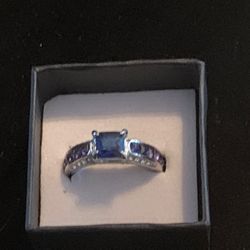 10k White Tone Gold Ring w/ Blue Sapphire & Clear Stones - Size 7
