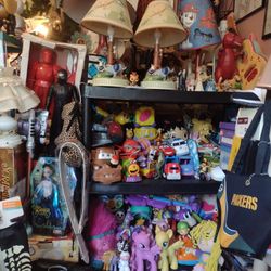 VENTA. DE.  PELUCHES. Y. JUGUETES