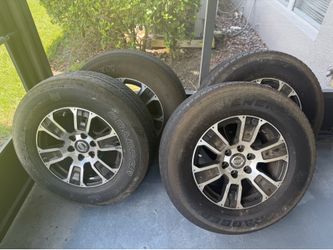 2021 Nissan Titan Rims & Tires