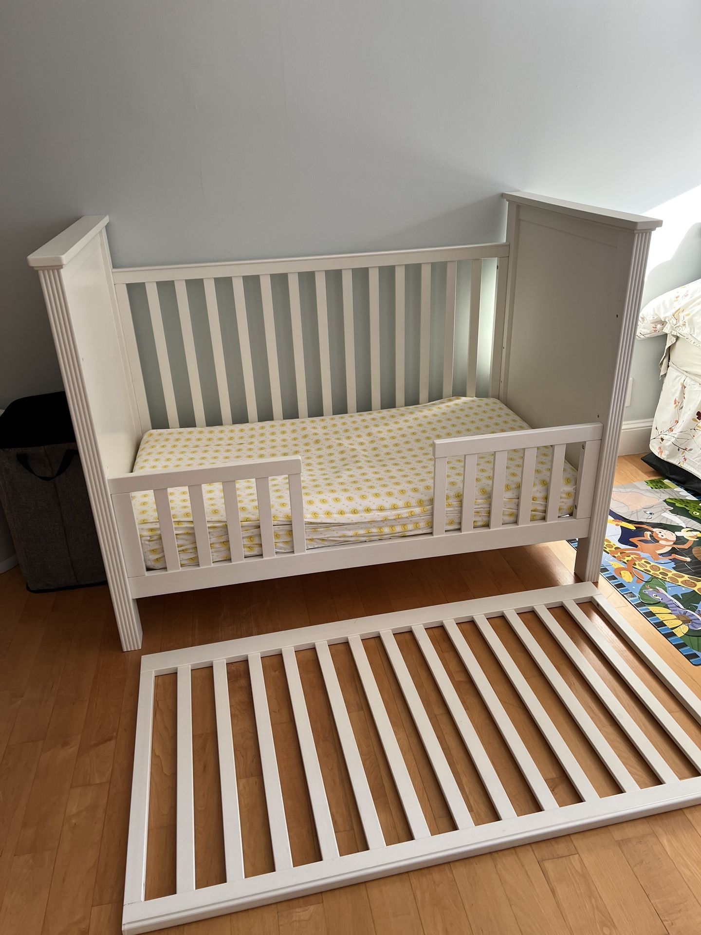 Pottery Barn Fillmore Convertible Crib (white)