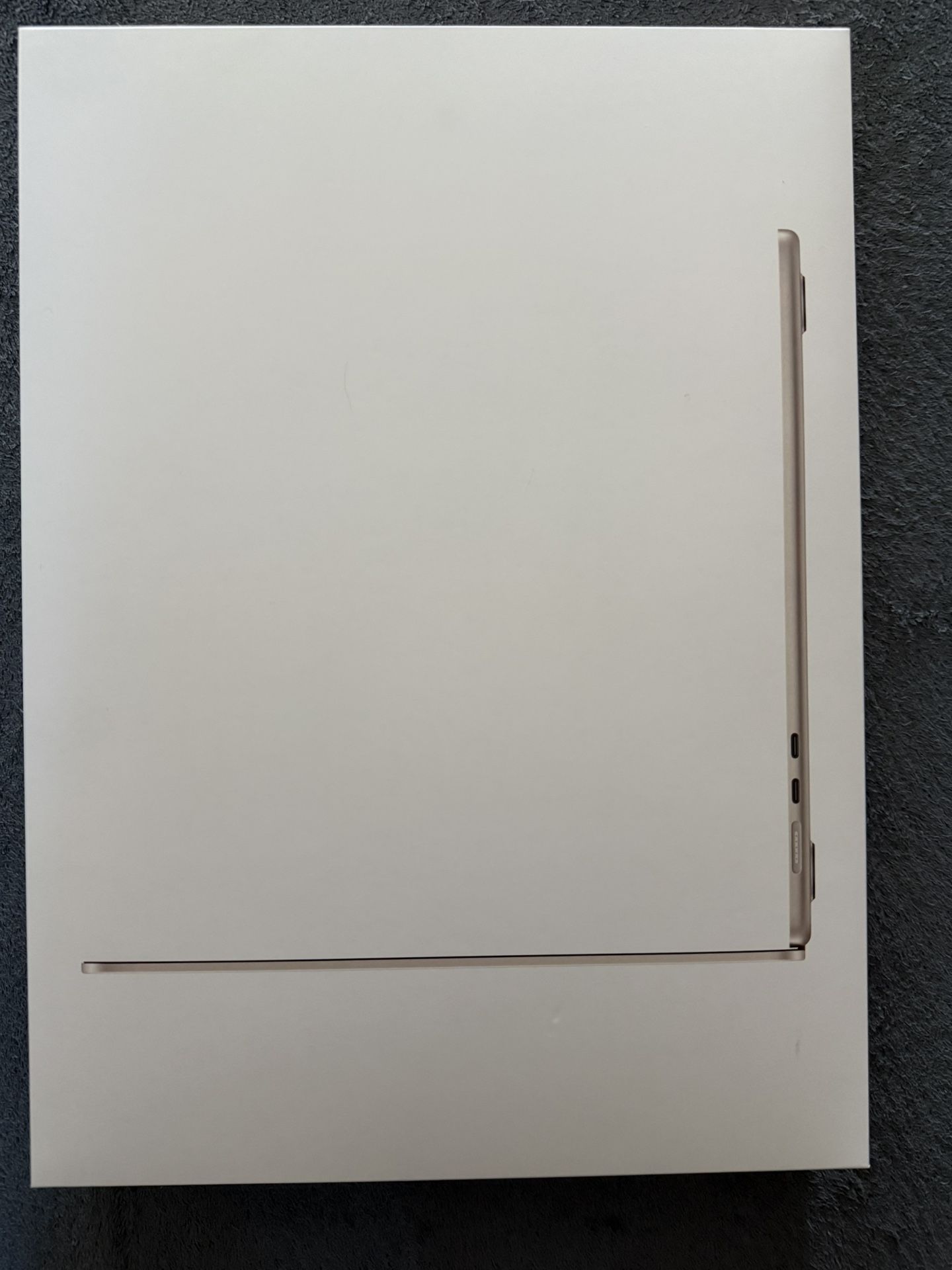 MacBook Air (M4) 15in screen Starlight Color