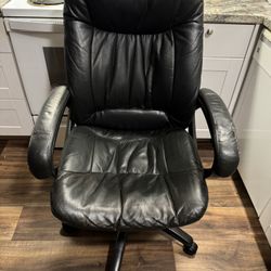 FREE OLD BROKEN CHAIR 