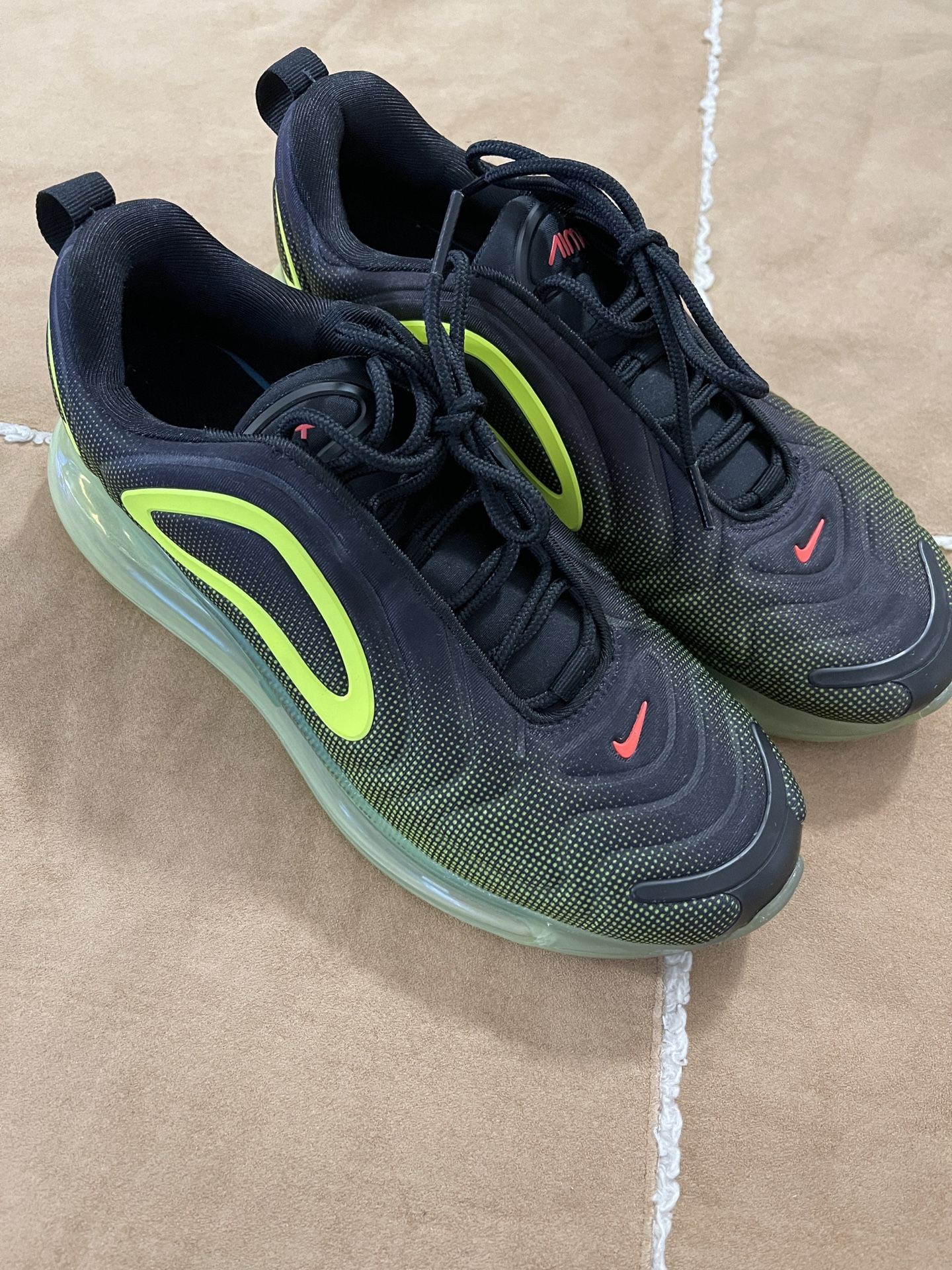 Nike Air max 720 Pink Sea 9.5 for Sale in New York, NY - OfferUp