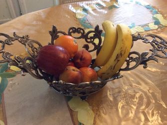 Metal fruit basket