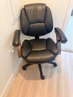Black Desk Chair - READ DESCRIPTION
