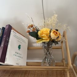 Artificial flower arrangement