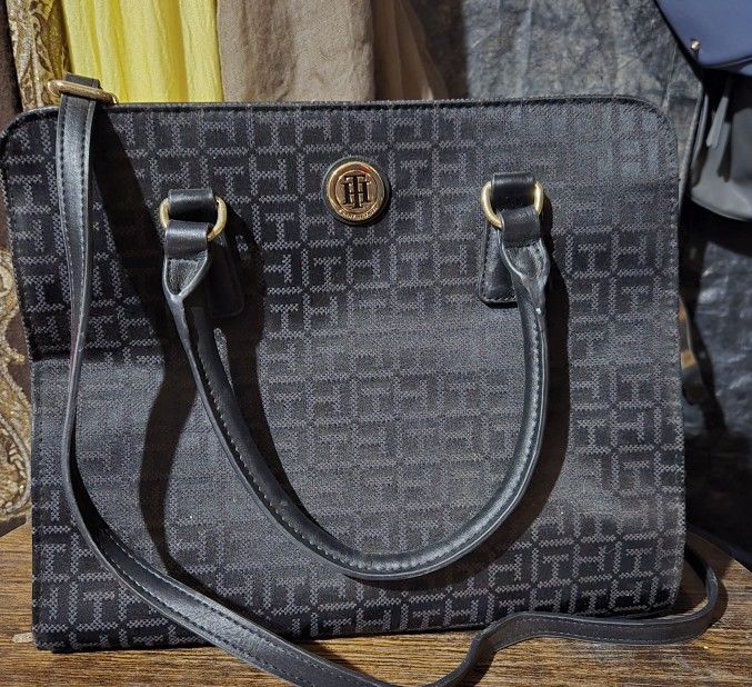Tommy Hilfiger Handbag w/ Detachable Shoulder Strap -NEW