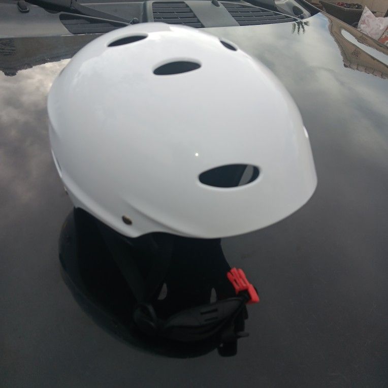 NEW White Snowboard / Bike / Skateboard Helmet