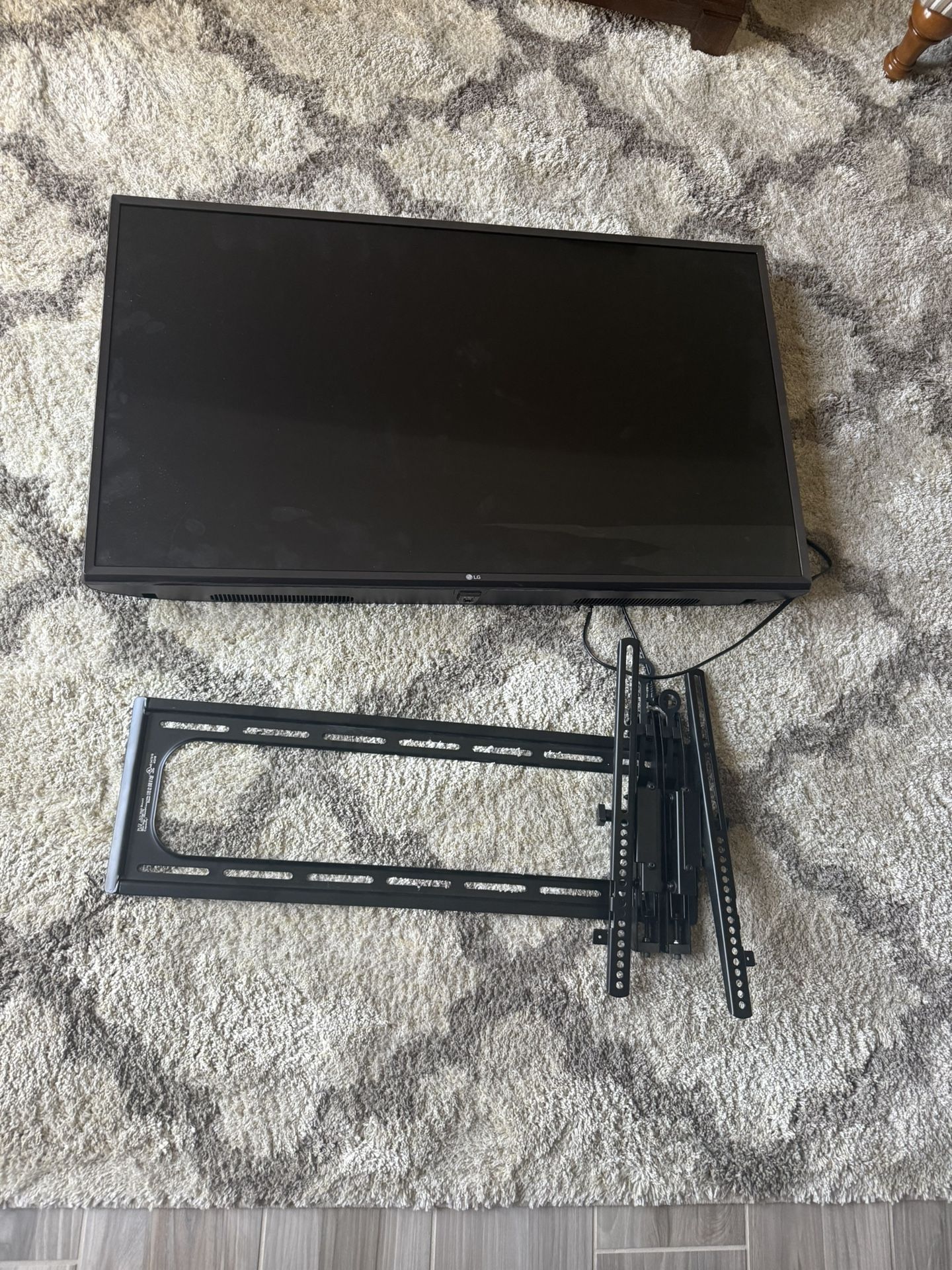 45 Inch LG TV With Wall Mount