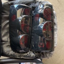 05 Chevy Silverado Tail Light Housing