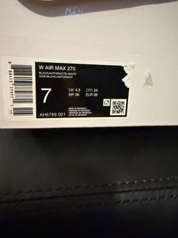 Women's size 7 Nike Air Max 270