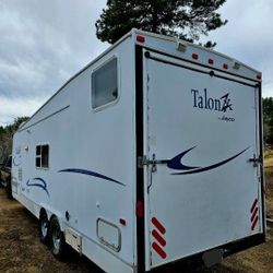 Talon Zx 28ft Toy Hauler  Camper