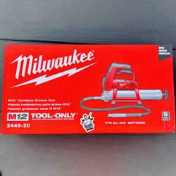Milwaukee M12 12V Lithium-Ion Cordless Grease Gun (Tool-Only)