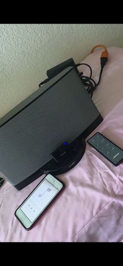 BOSE SOUNDOCK SERIES 2 BLUETOOTH  ADAPTER AND CHARGER  WITH THE  ORIGINAL  REMOTE CONTROL