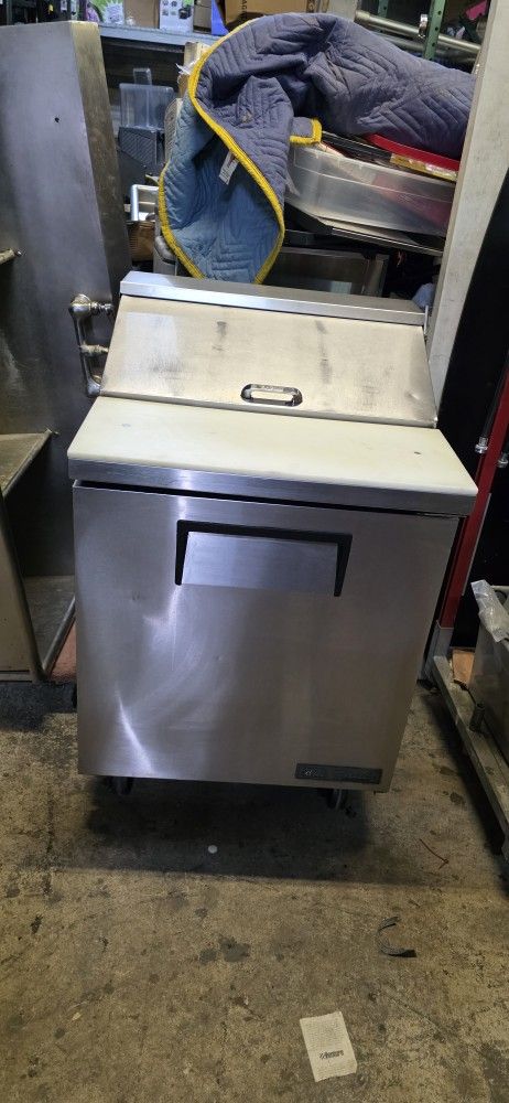 TRUE 27" PREP TABLE
