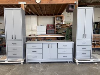Dresser set