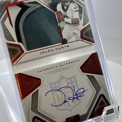 2020 Panini Playbook Jalen Hurts RUBY EAGLES ROOKIE Patch Autograph. Serial numbered ONLY 6/10, A MUST HAVE 6 color patch.