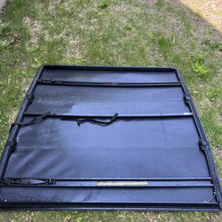 5 Foot truck bed cover- Like New