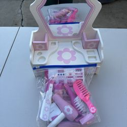 Melissa and Doug wooden vanity set