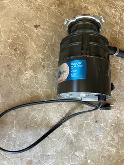 Badger 5XL 1/2 HP in sink erator