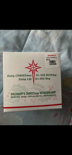 Bronners Christmas Arangement