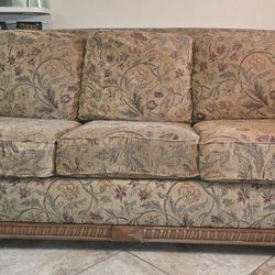 La-Z-Boy Sofa – Solid Wood Frame (Scotchgard treated fabric)