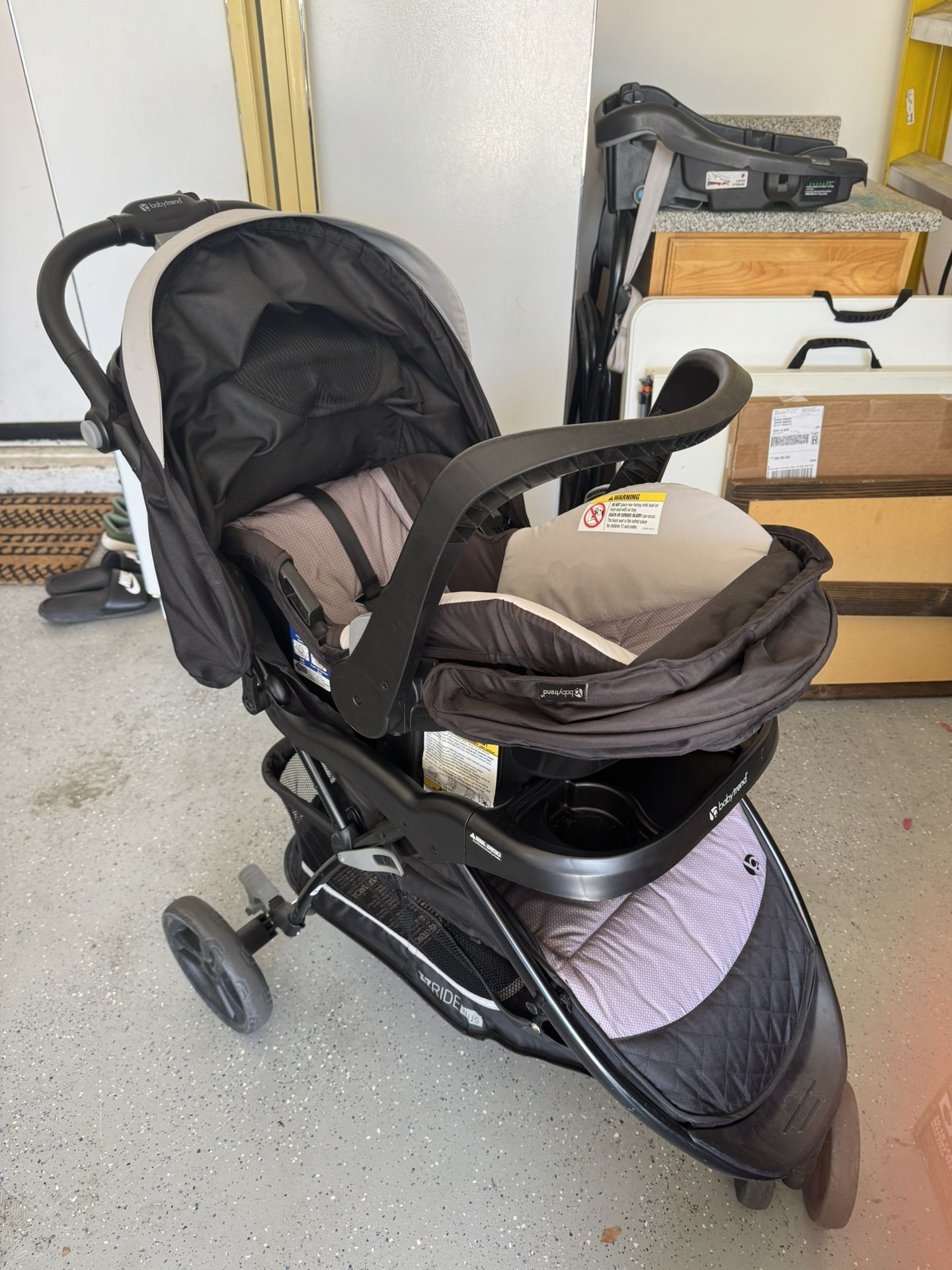 Babytrend Stroller & Carsest Combo with Base - MAKE ME AN OFFER