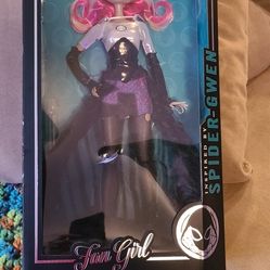 Marvel Madame Alexander Collection Fan Girl  Spider Gwen 14" Doll New In Box!🕷️