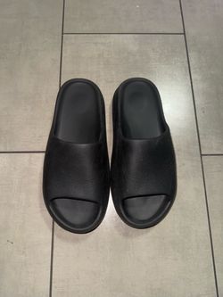 Black Yeezy Slide YS 01