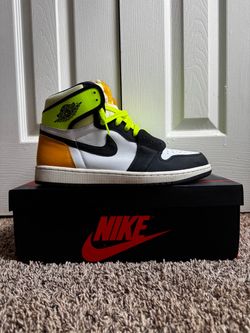 Air Jordan 1 Retro High OG “Volt Gold” 555088-118 Size 10