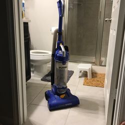 Eureka power speed bagless vacuum 