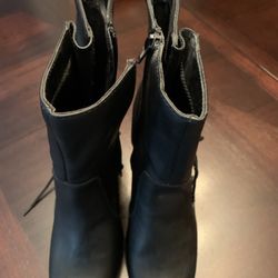 LADIES BLACK 3.5"HEEL ZIP UP BACK BOOTS, SIZE 8.5W, ATTENTION BRAND 