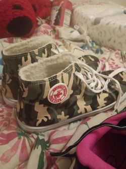 Lady  camo shoes