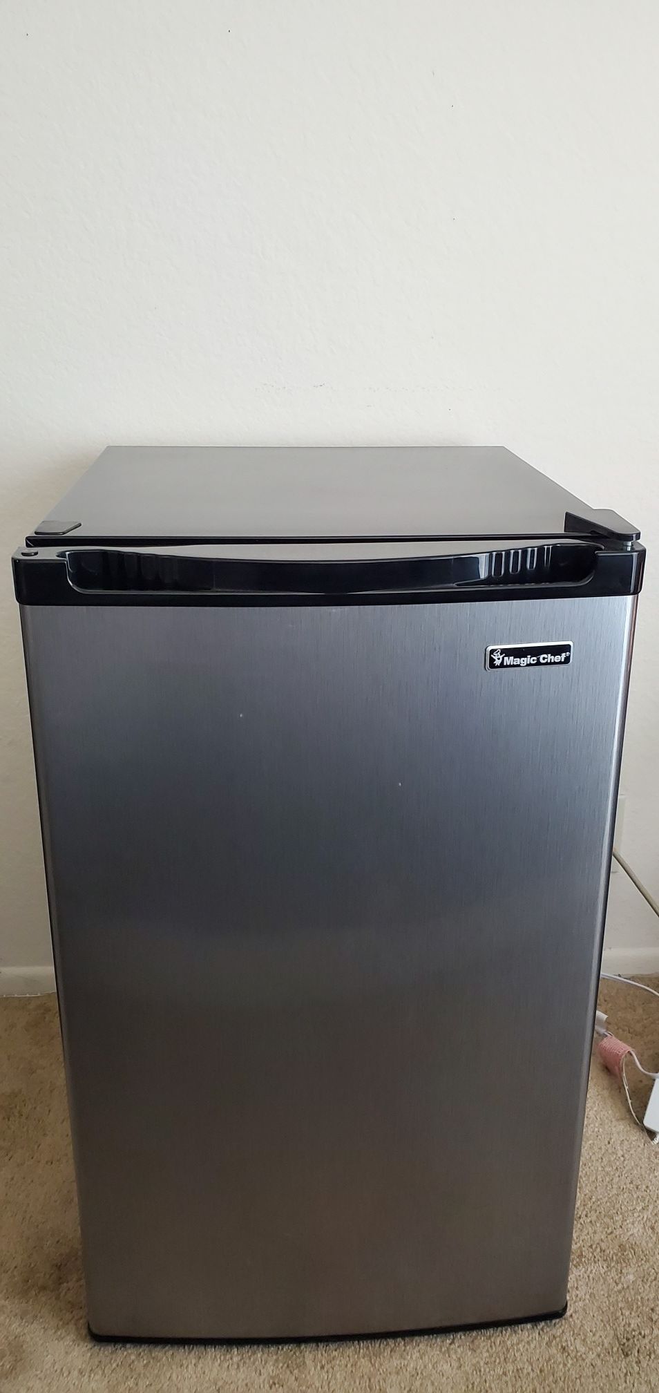 Magic Chef Mini Fridge with small freezer