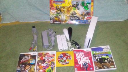 Nintendo Wii Skylanders supercharge pack