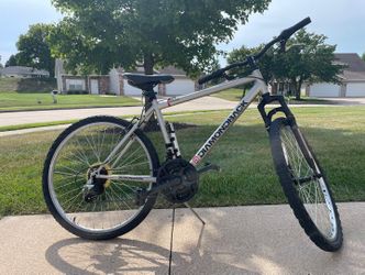 Diamondback Mountain Bike(+ Helmet)