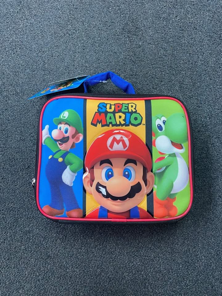 Super Mario Bros insulated lunchbox with handle
