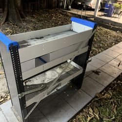 For Sale Chell EstanteVan 150$