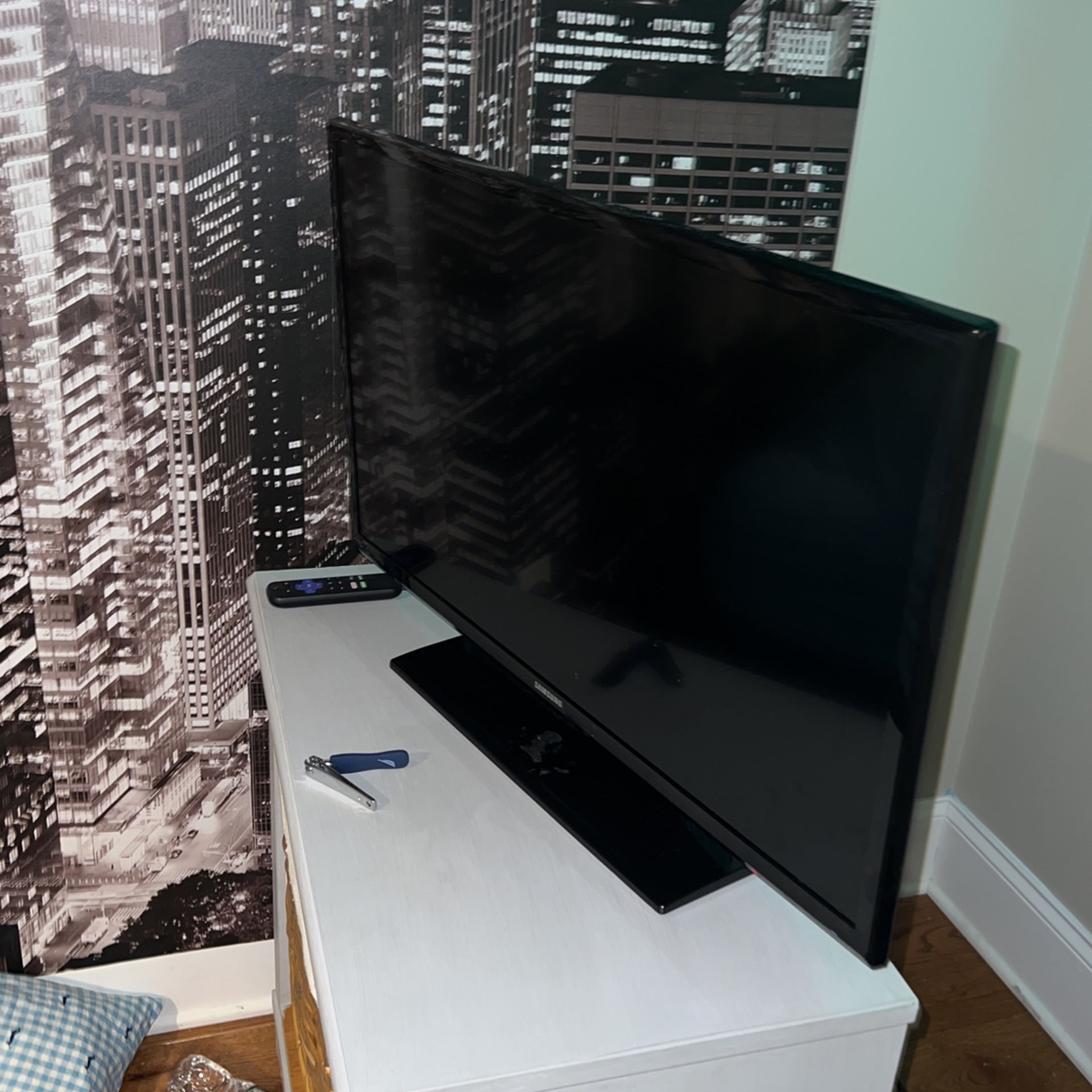 Samsung 4K Flatscreen 36 inch TV