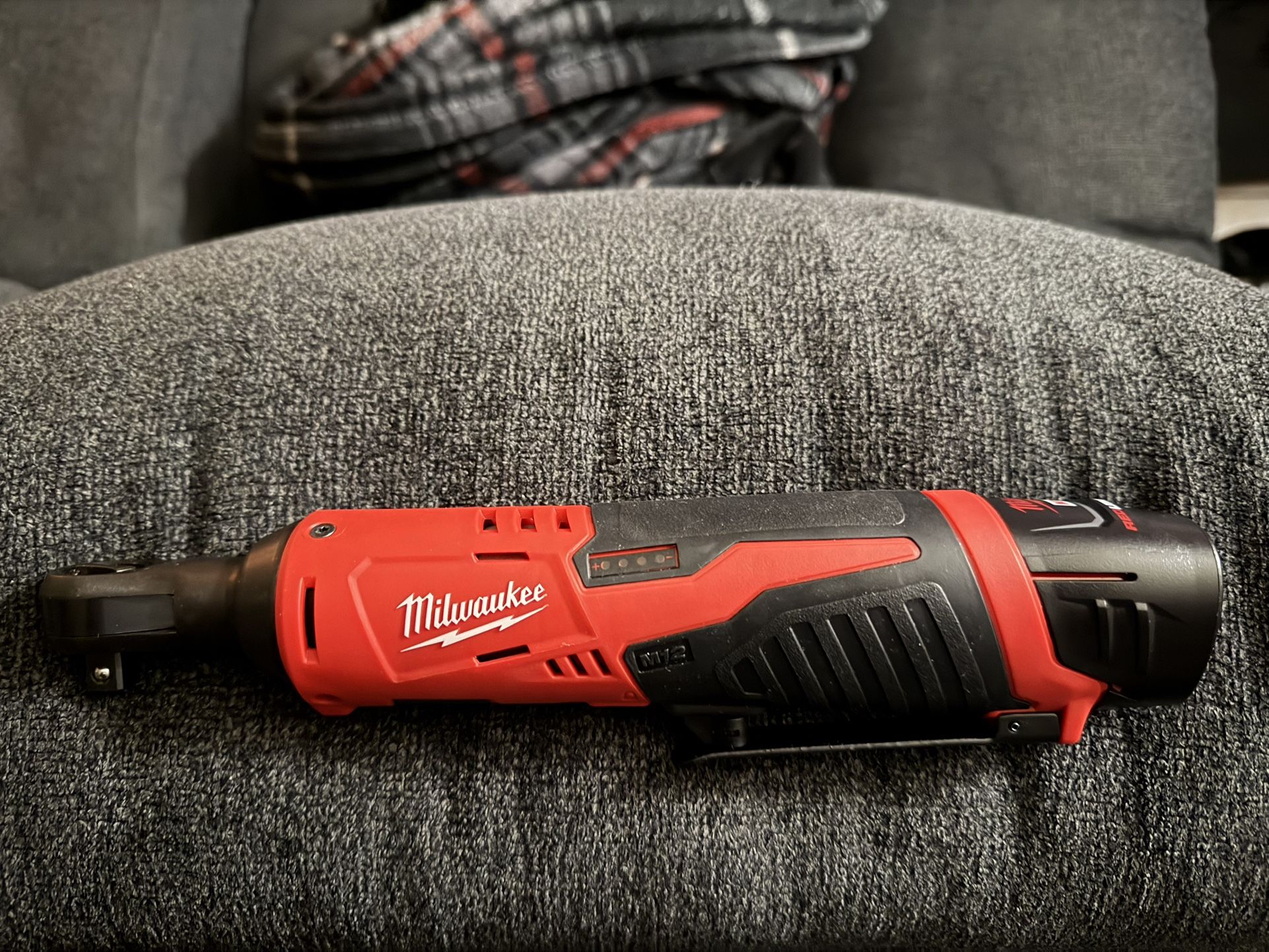 Milwaukee 3/8 Ratchet w/ 2.0 Battery & Charger 
