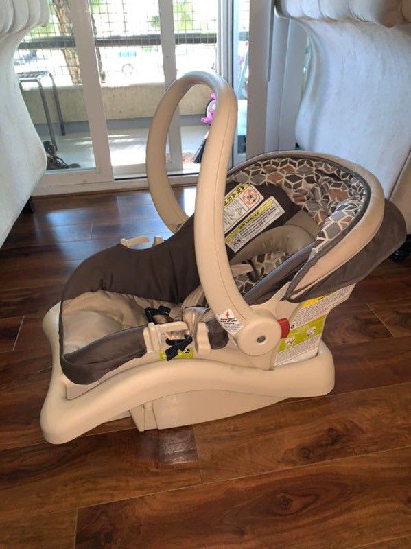 Car seat and stroller for new born to 1 year baby