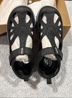 FitVille Black Closed-Toe Sandals