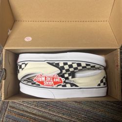 Checkerboard Slip-On Vans Men’s 7.5 Women’s 9