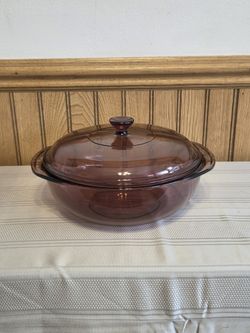 Pyrex Cranberry Amythyst Round Casserole Dish with Lid