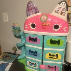 Gaby’s Dollhouse With Figurines