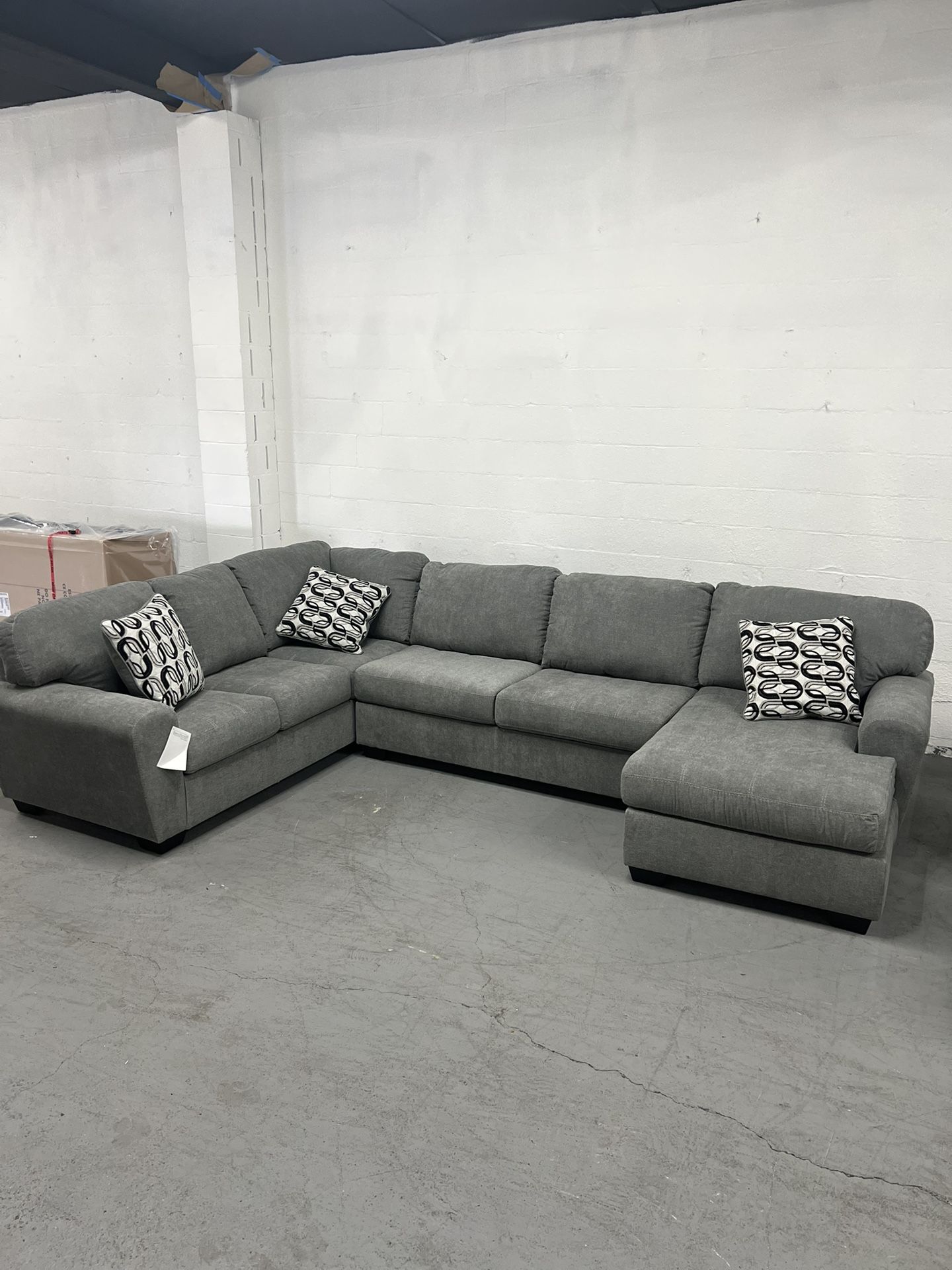 (Free Delivery) New Ashley Gray Fabric Sectional Sofa Couch