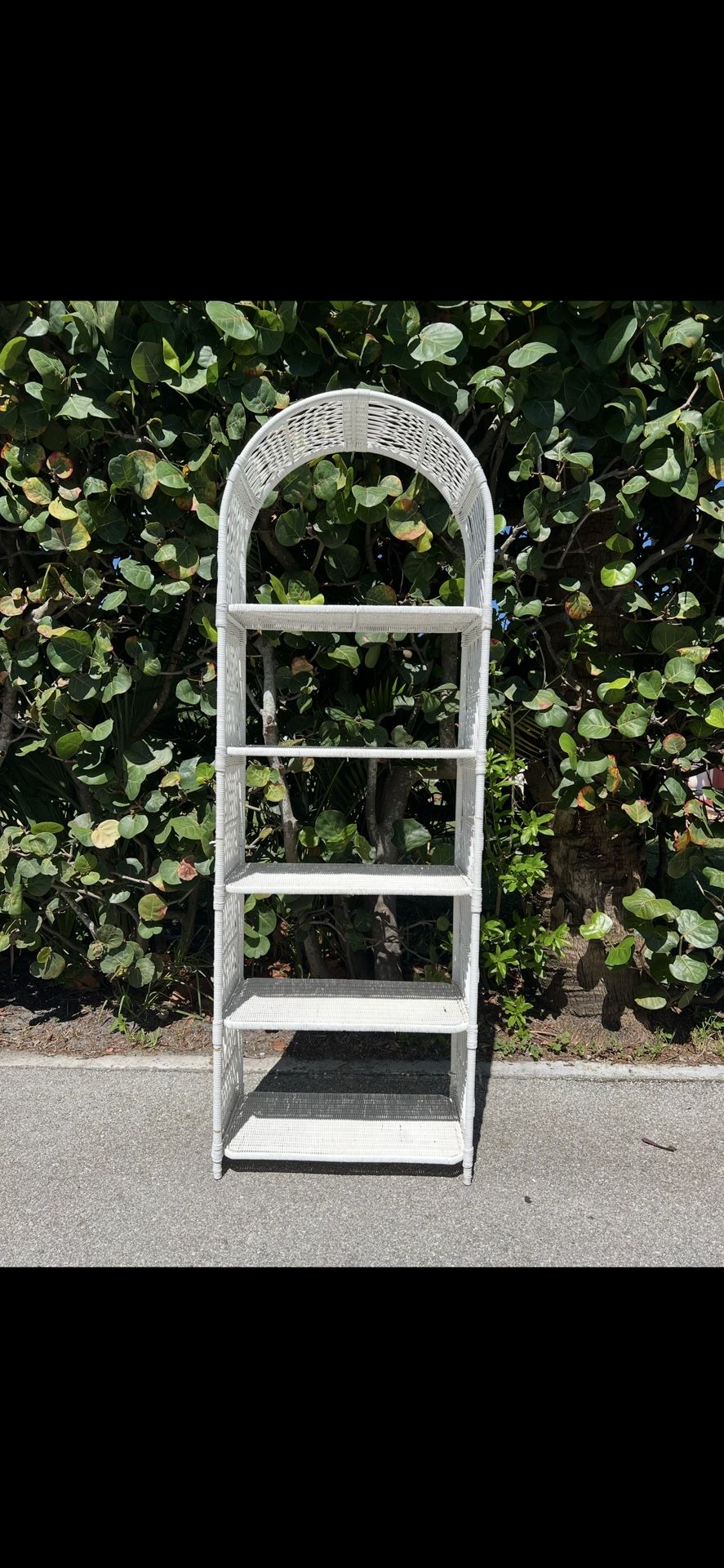 Mykes Finds: Arched White Wicker Boho Chic Etagere